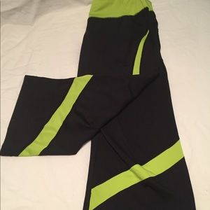 XS Capri Athletic Leggings